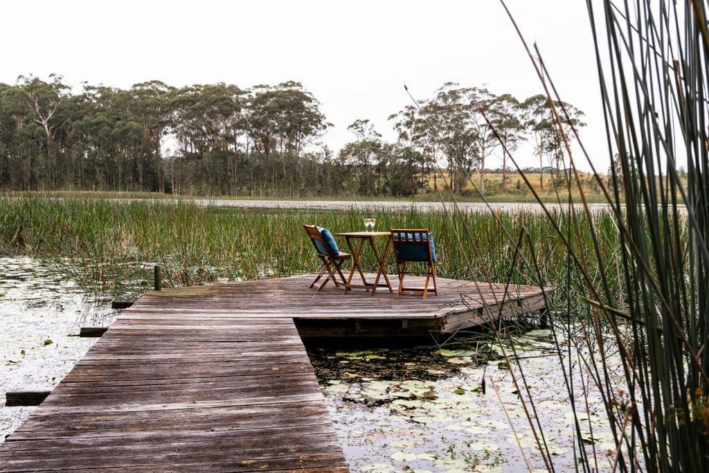 Lake Russell Retreat Emerald Beach Bagian luar foto