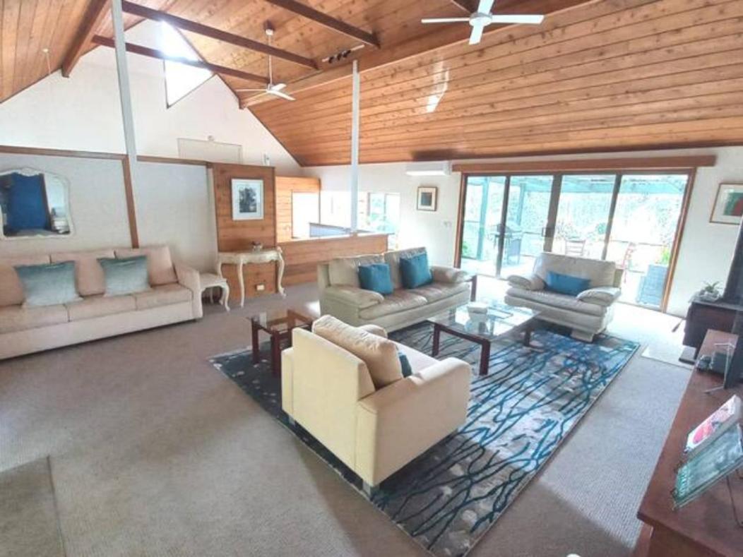 Lake Russell Retreat Emerald Beach Bagian luar foto