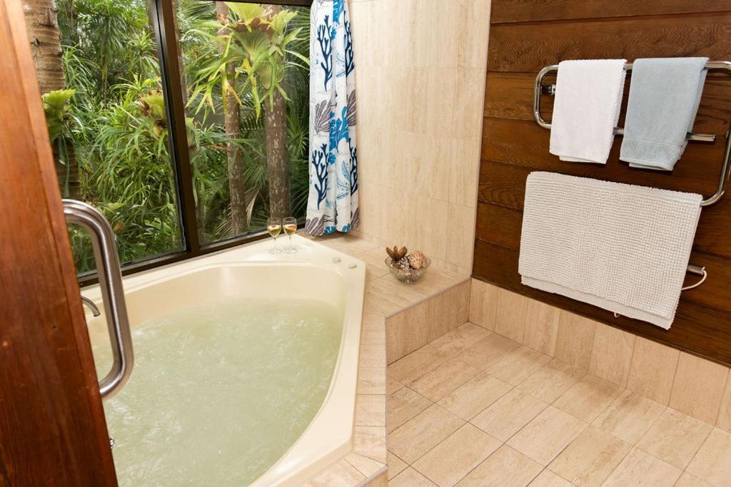 Lake Russell Retreat Emerald Beach Bagian luar foto