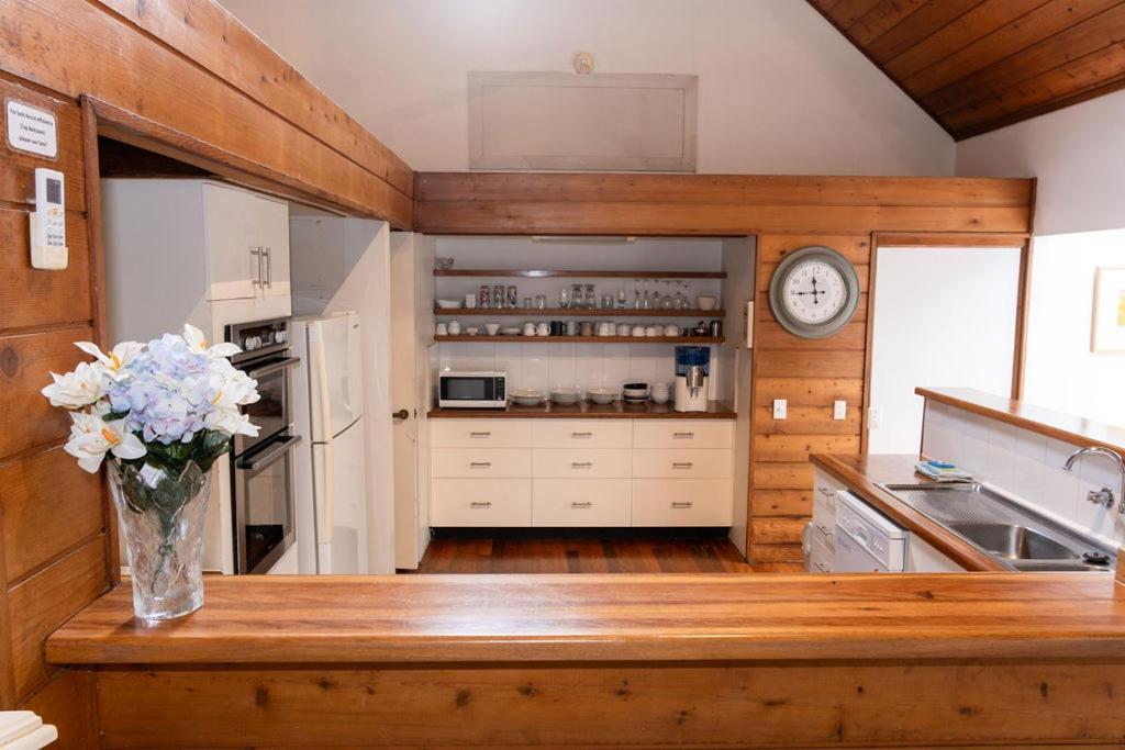 Lake Russell Retreat Emerald Beach Bagian luar foto