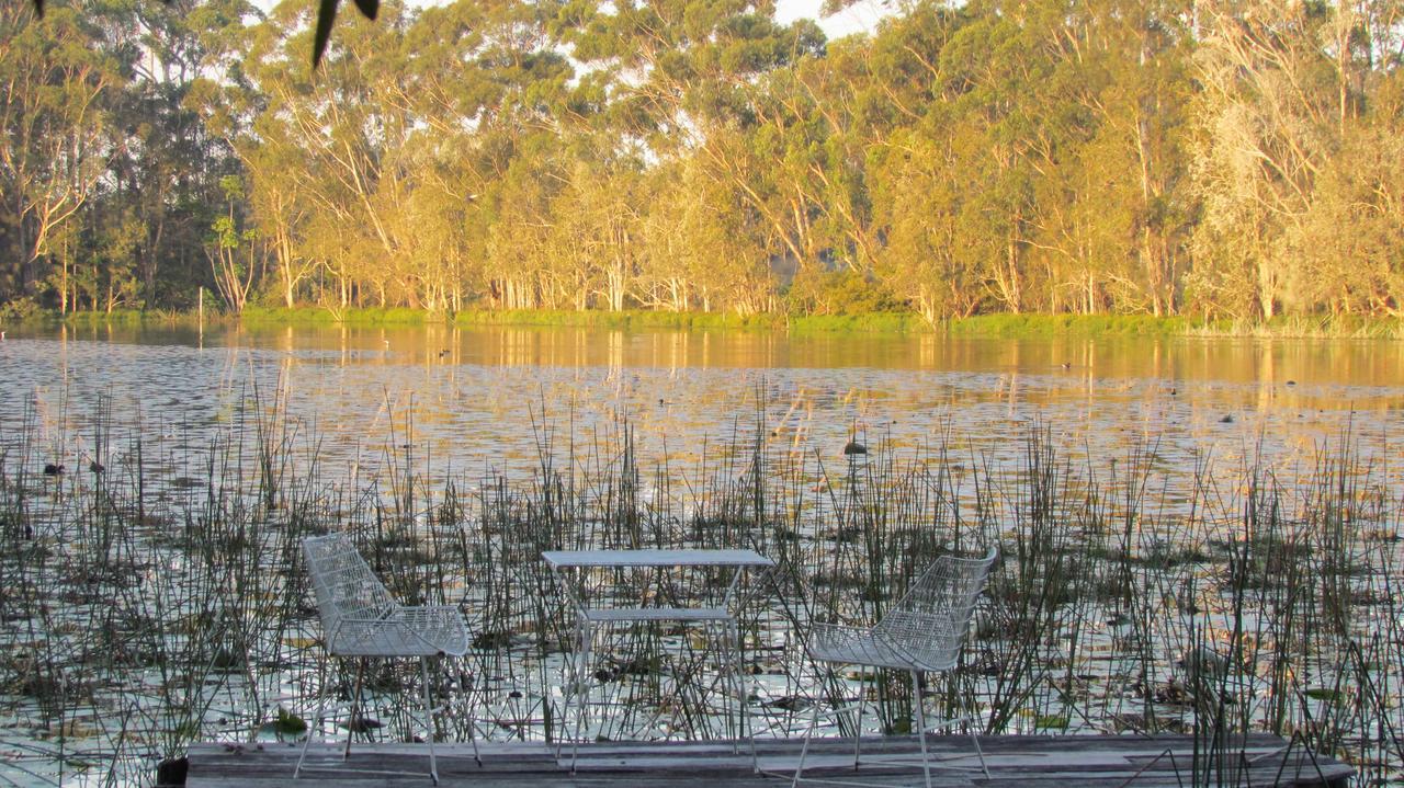 Lake Russell Retreat Emerald Beach Bagian luar foto